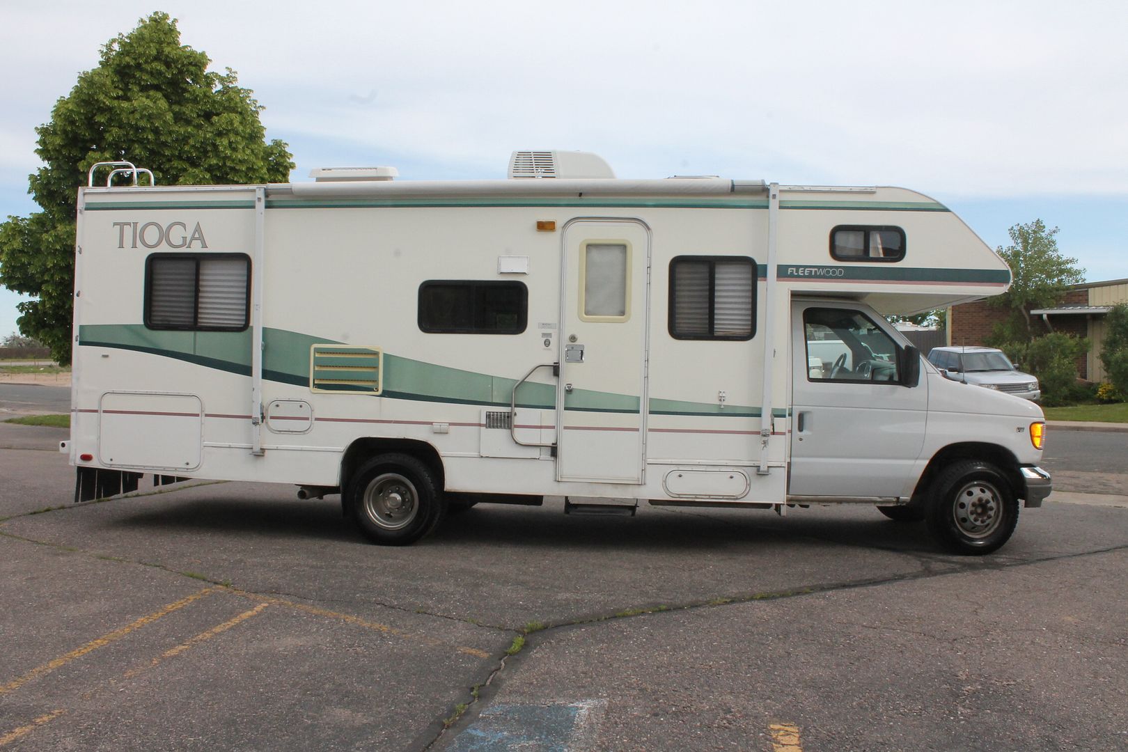 1997 Ford Eseries Fleetwood Tioga Motor home Class C RV ***SOLD